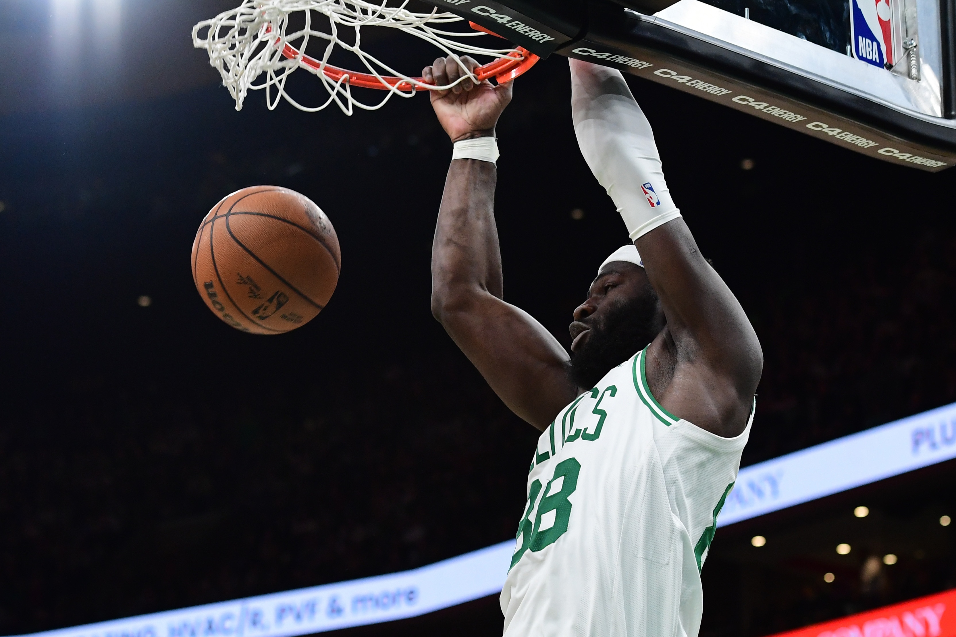 效率很高！科塔9投7中砍下15分8篮板2助攻2抢断1盖帽